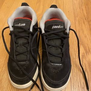 Jordan Youth High Top Shoes Size 5.5 Black Red Silver Emblem Sneakers